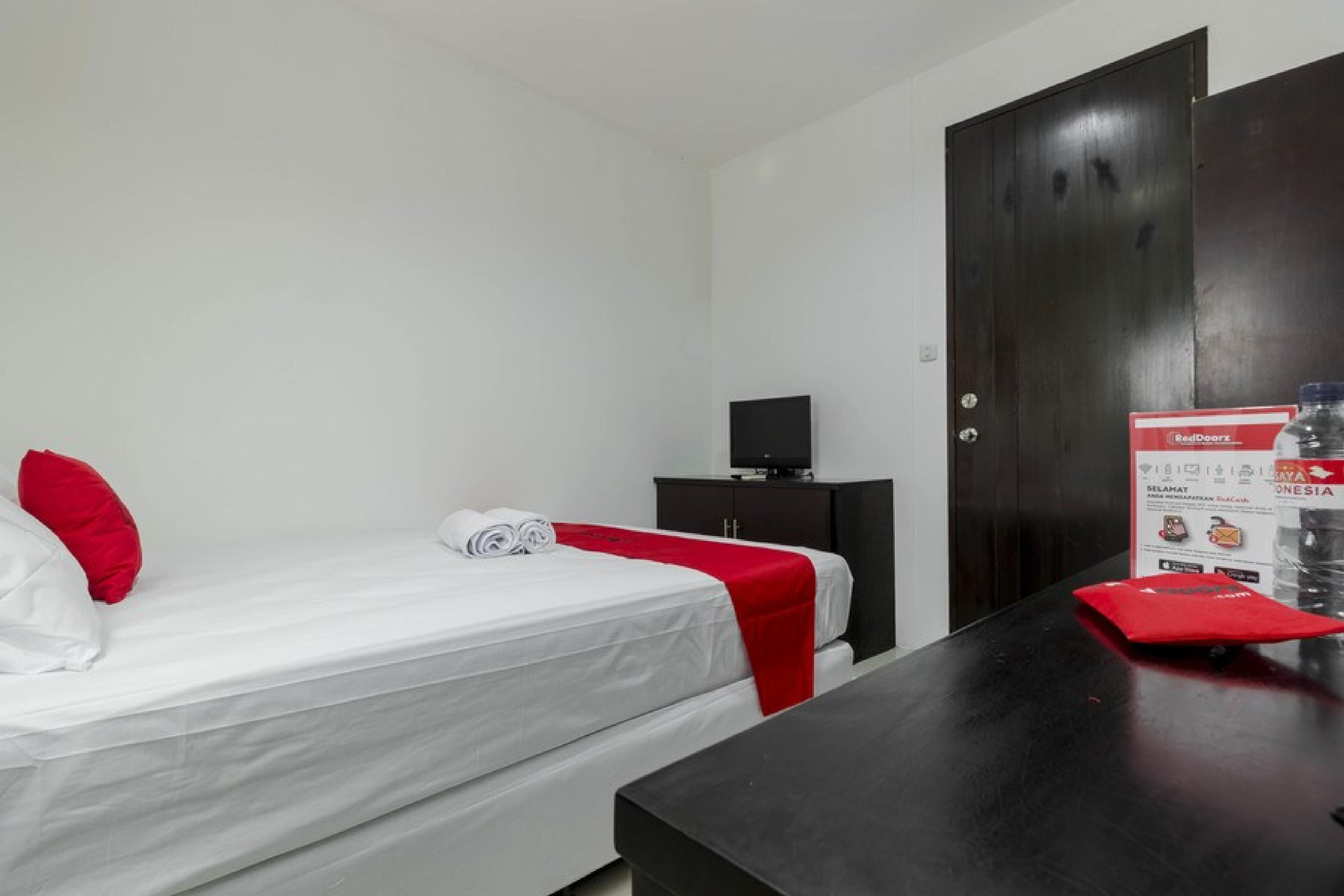 Reddoorz Plus @ Pasar Baru Jakarta Exterior photo